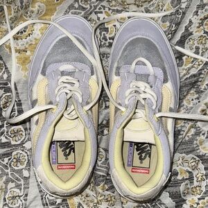 Authentic Unisex Vans Sneakers in Gray and Cream